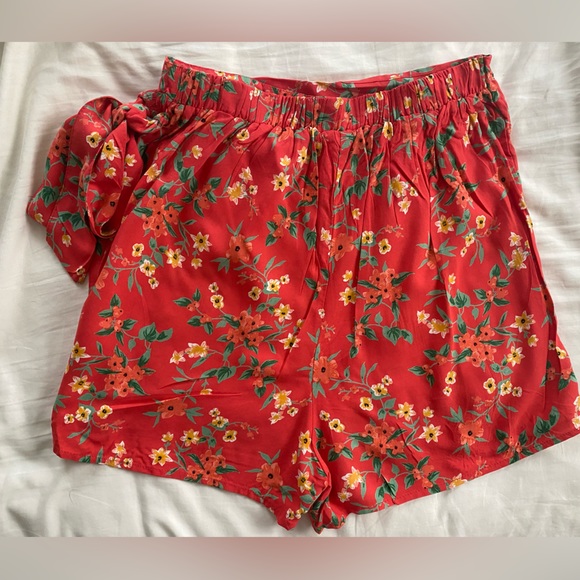NWOT Japna Floral Wrap Shorts - Picture 2 of 3